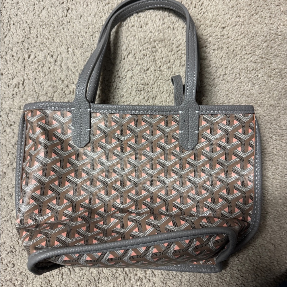 Goyard style Gray and Tan Women's Tote
This is not a real goyard.